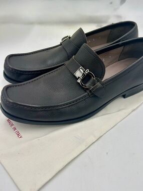 Men’s Salvatore Ferragamo Gancini Pebble Grain Loafers.  Size 9E.  Made in Italy